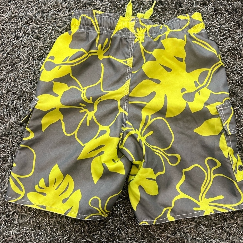 Old Navy Boys Hibiscus Cargo Swim Trunks - Size XS (5) - Picture 3 of 5
